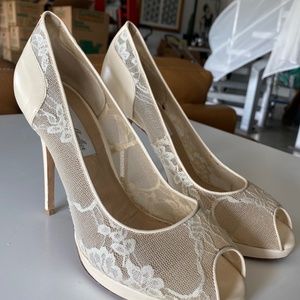 Monique Lhuillier off-white lace pumps with peep toe